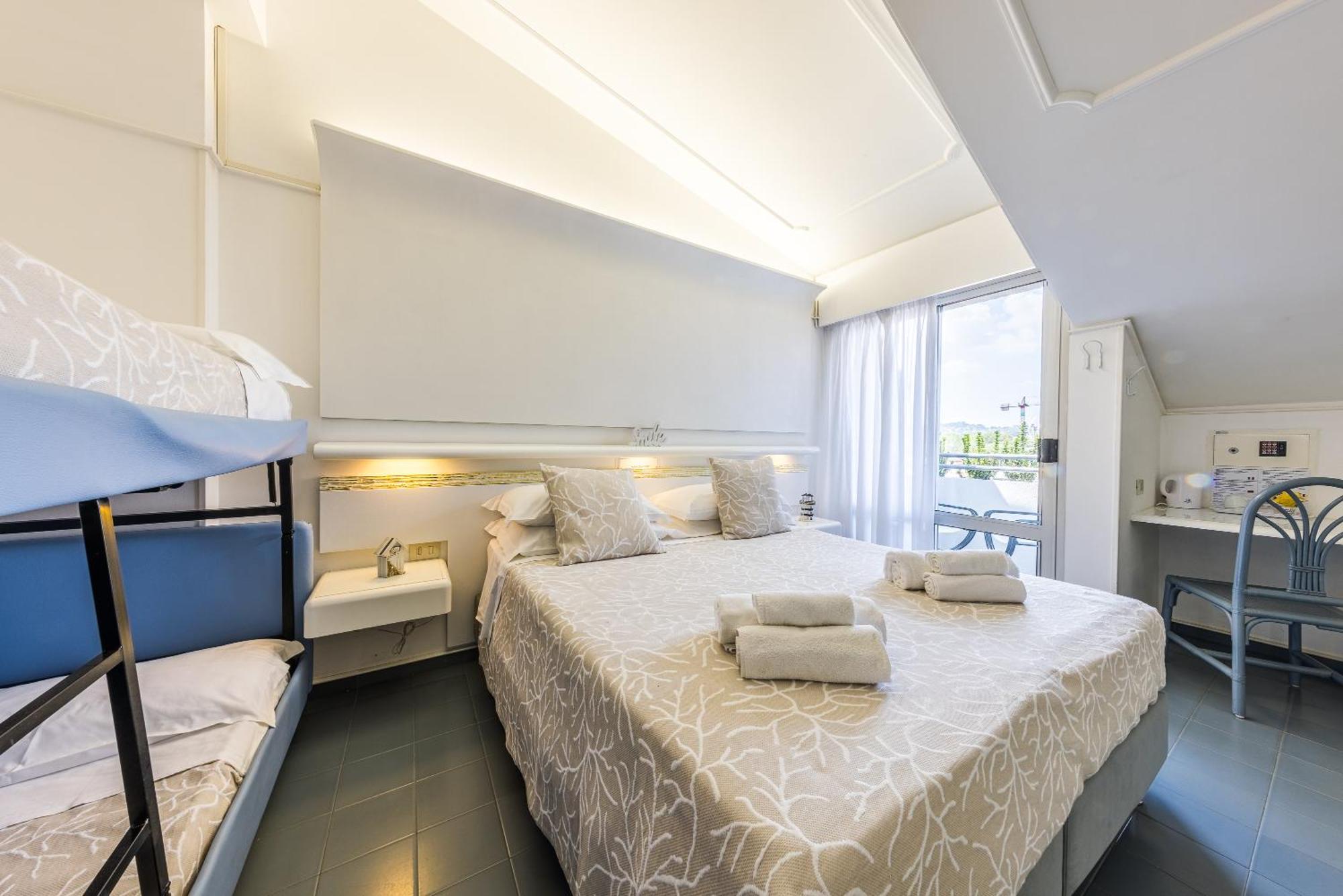 Quadruple Room,1185488692:JPEG