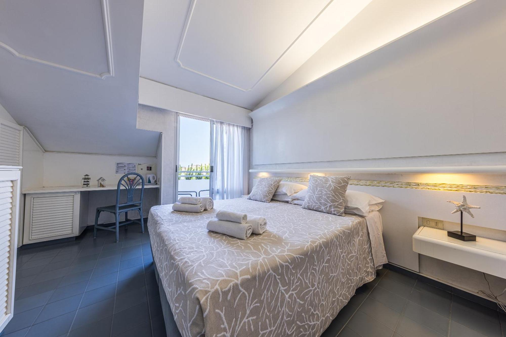 Double or Twin Room,1557160864:JPEG