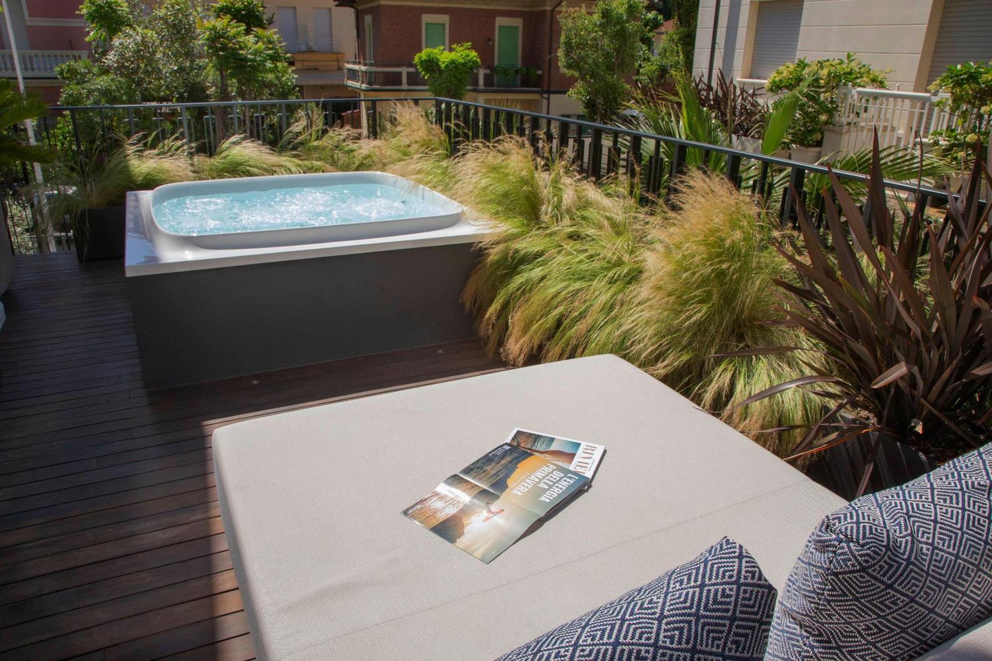 King Suite Spa Bath Separate Building