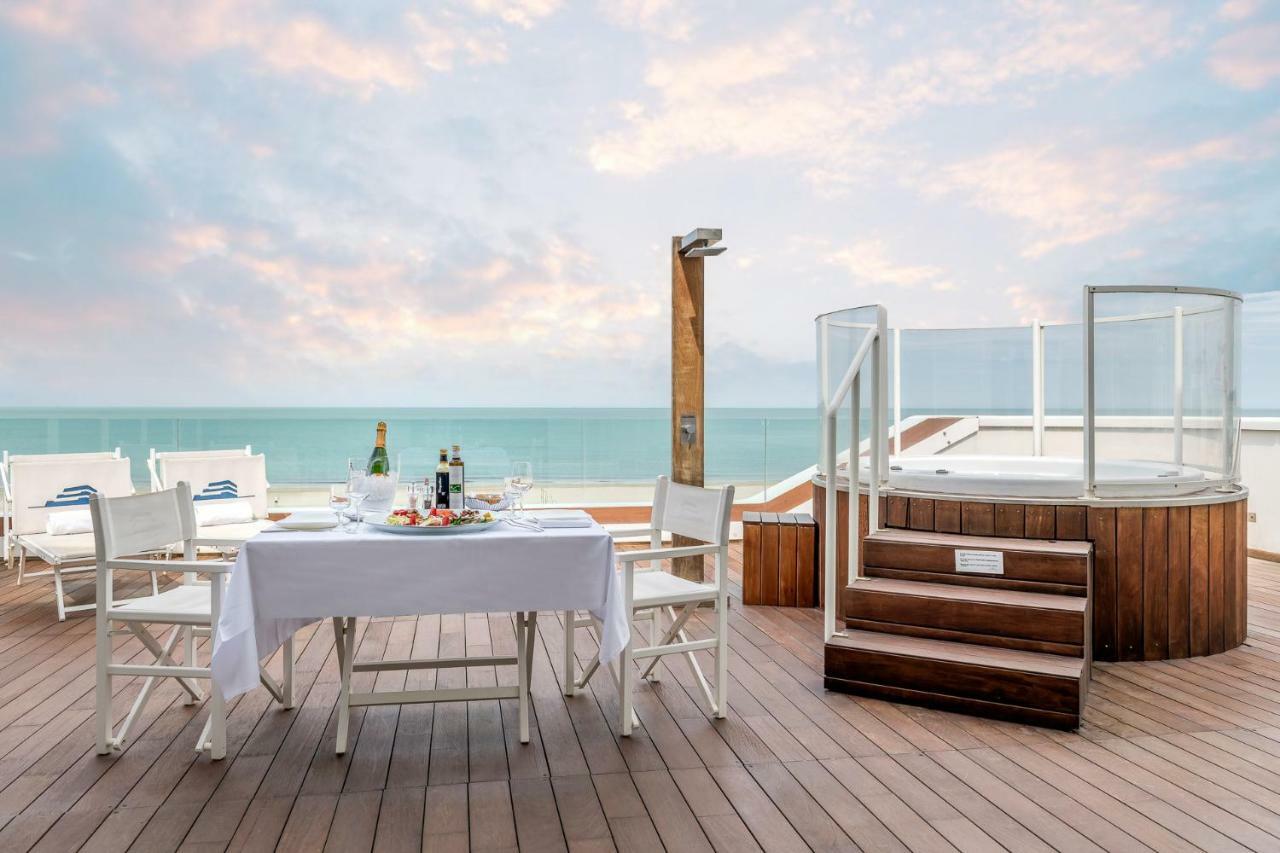 Suite Sea View Outdoor Jacuzzi,807246216:JPEG